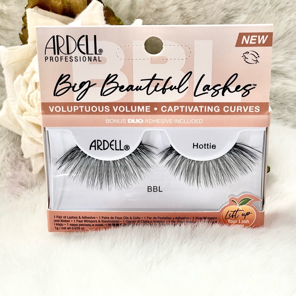 New with tags ARDELL BIG BEAUTIFUL LASHES VOLUPTUOUS VOLUME• CAPTIVATING CURVES